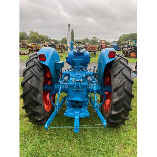 820A - Fordson Super major tractor. Runs. Good tyres