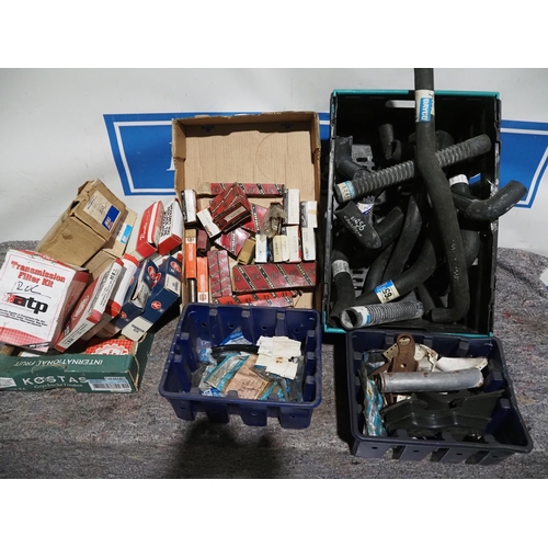 114 - Assorted American hoses, filters and transmission parts