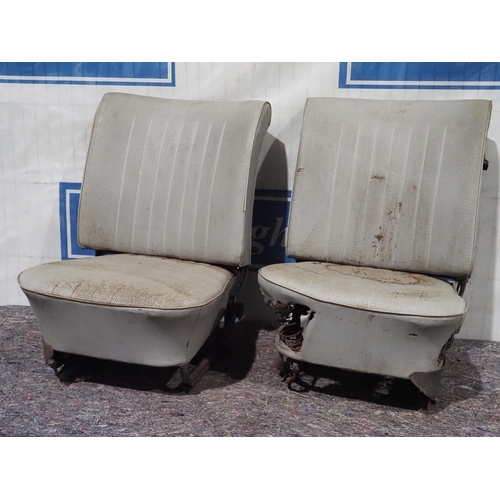 151 - 2 VW Beetle seats