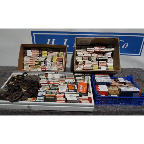 61 - 4 Boxes of assorted American oil seals NOS