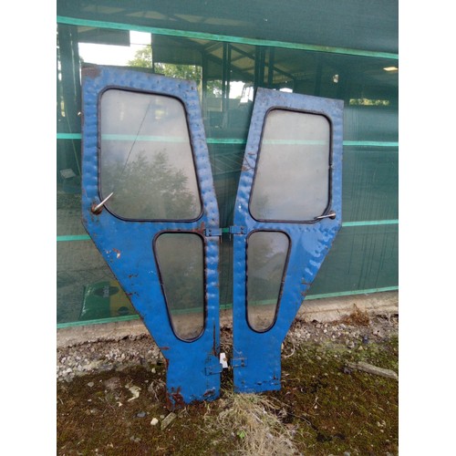 156 - Ford 4000 cab doors