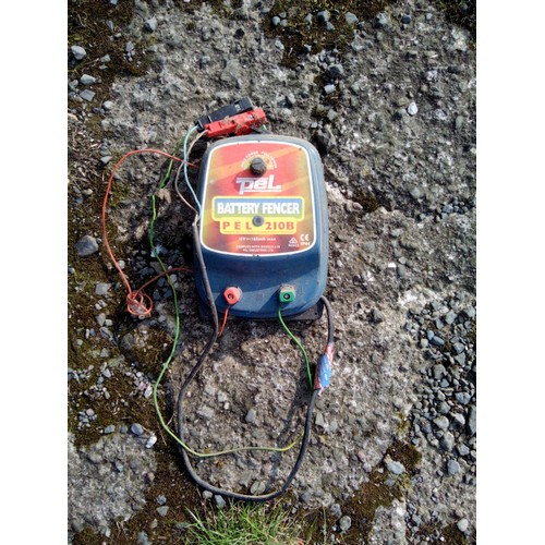 160 - Battery power electric fence unit