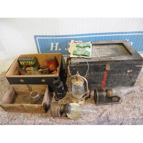 1183 - Wooden storage box, oil lamps, vintage tins and bottles