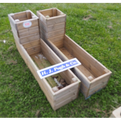 439 - 2- Wooden planters