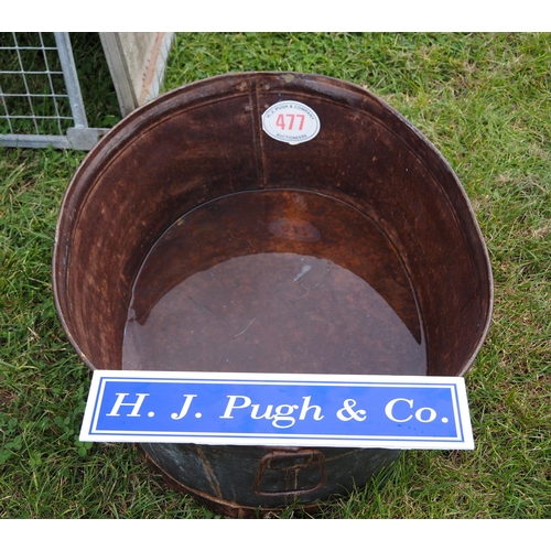 477 - Vintage galvanised bath