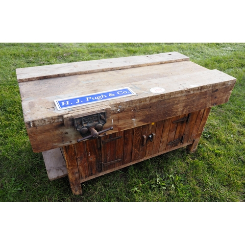 799 - Wooden work bench