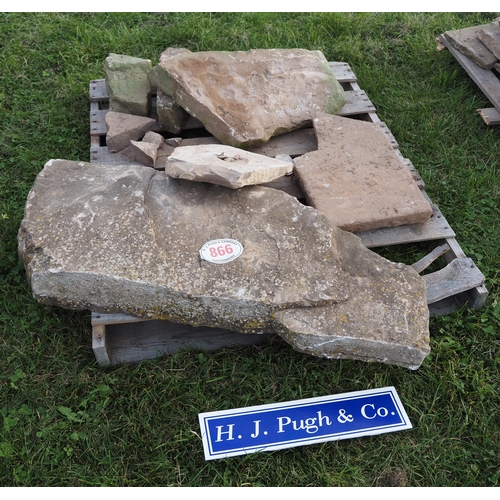 866 - 2 Pallets of rockery stone