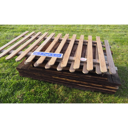 914 - Quantity of wooden fencing