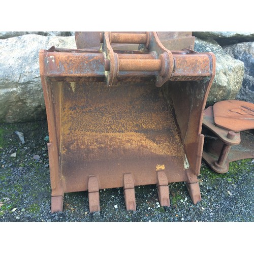 1808 - 13 Ton Excavator bulking bucket, 65mm pins