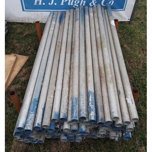 1457 - Aluminium scaffold tubes  5ft 100