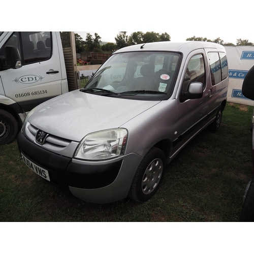 1762 - Peugeot Partner, 2004. 1360cc Petrol. Runs and drives, MOT 2/7/23. Reg. WJ04 VNS. Key in office. V5