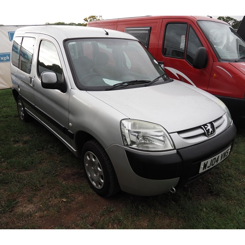 1762 - Peugeot Partner, 2004. 1360cc Petrol. Runs and drives, MOT 2/7/23. Reg. WJ04 VNS. Key in office. V5