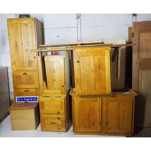 177 - Set of oak kitchen units