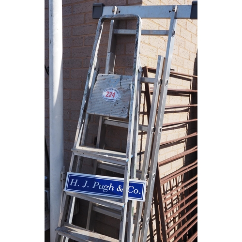 224 - 2 Aluminium step ladders