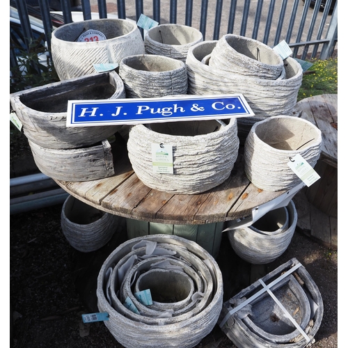 313 - Quantity of rustic garden planters