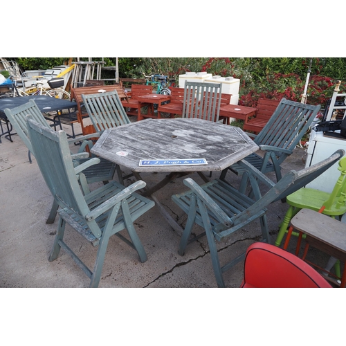 356 - Octagonal garden table and 6 folding chairs