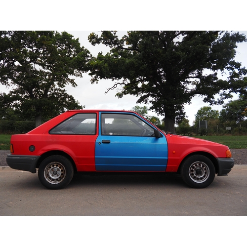 337 - Ford Escort Popular 3 door hatchback 1300cc, 1989. Runs and rides, showing 35k miles.  MOT until 29.... 