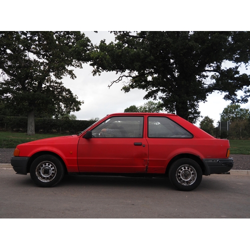 337 - Ford Escort Popular 3 door hatchback 1300cc, 1989. Runs and rides, showing 35k miles.  MOT until 29.... 