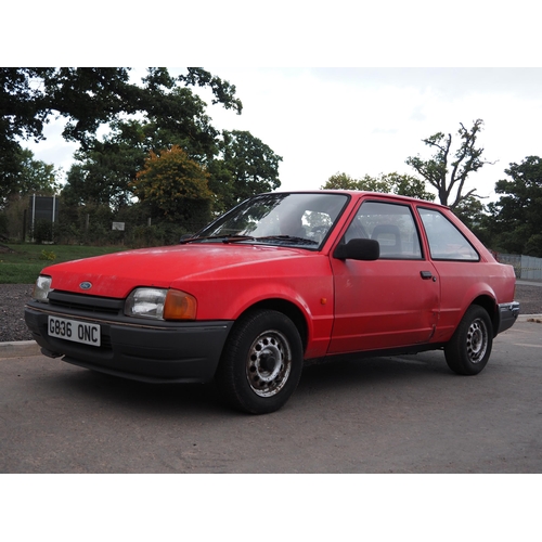 337 - Ford Escort Popular 3 door hatchback 1300cc, 1989. Runs and rides, showing 35k miles.  MOT until 29.... 