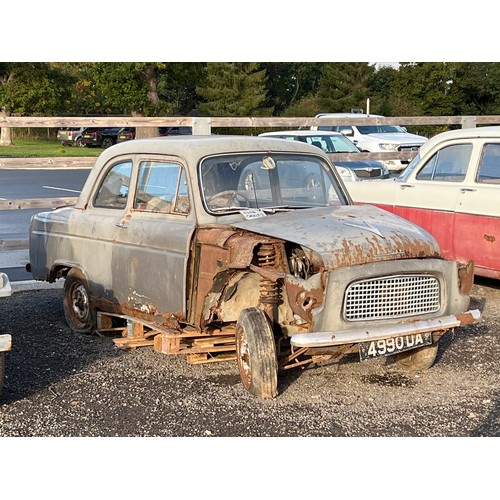 340 - Ford Popular Deluxe. Good restoration project. No docs. Non runner. Engine is in the back seat, come... 