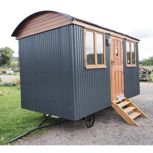 1513 - Shepherds hut. Fully insulated and breathable felt. Hardwood windows and stable door. Power sockets ... 