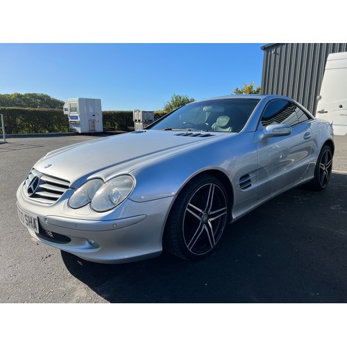 347 - Mercedes SL 350 Auto convertible. Runs. MOT ran out in June. The roof does not work. REG V200SHA. V5... 