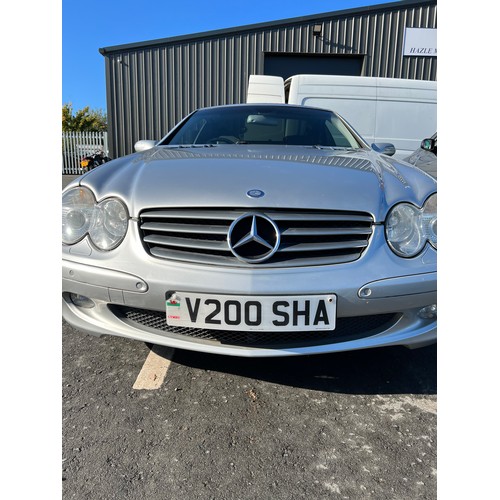 347 - Mercedes SL 350 Auto convertible. Runs. MOT ran out in June. The roof does not work. REG V200SHA. V5... 