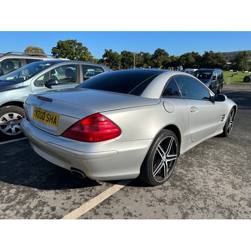 347 - Mercedes SL 350 Auto convertible. Runs. MOT ran out in June. The roof does not work. REG V200SHA. V5... 