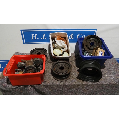 364 - Set of rims, starter motors and other Mini accessories