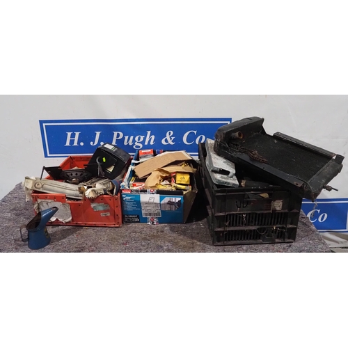 387 - Large quantity of assorted car spares