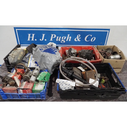 397 - Large quantity of assorted car spares to include inner tubes etc.