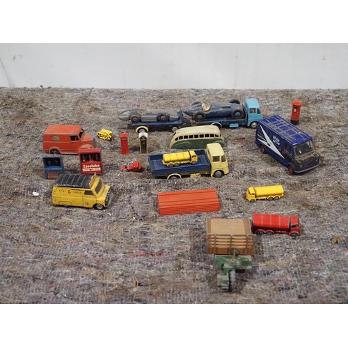 425 - Box of assorted Corgi classic vehicle models