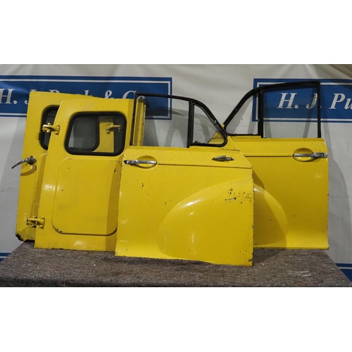 428 - Morris Minor van front and rear doors