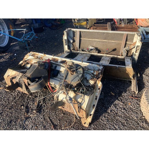 445 - Land Rover bulkhead and other