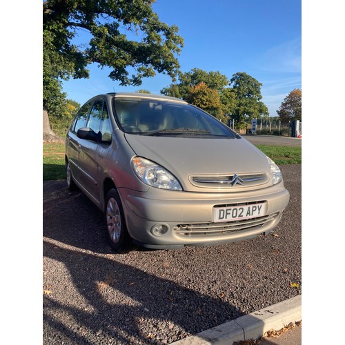 354 - Citroen Picasso estate. 2002, 1997cc. 112,045 miles. Reg DF02 APY. V5. Key