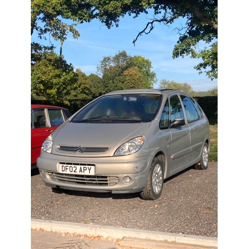 354 - Citroen Picasso estate. 2002, 1997cc. 112,045 miles. Reg DF02 APY. V5. Key