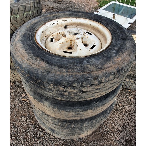 461 - 4 - Land Rover wheels and tyres