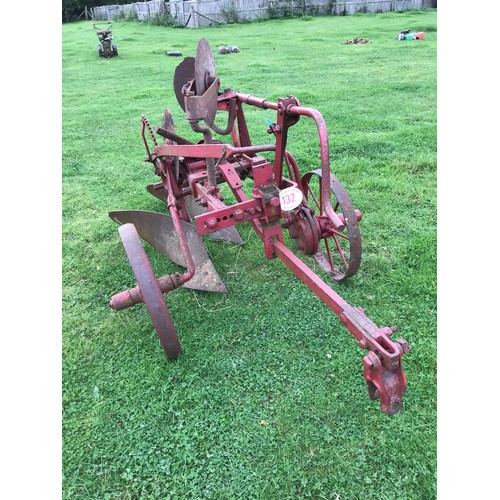 132 - Oliver 2 furrow, made for standard Fordson