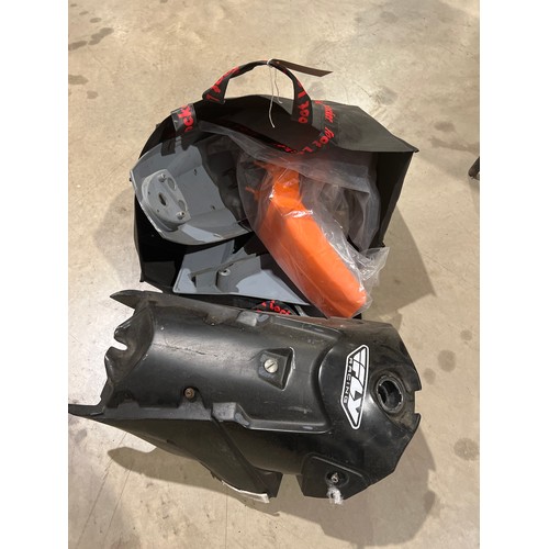932 - KTM Duke Supermoto motorcycle. 2000. 640cc
Frame No. VBKGSL408YM733405
Engine No. 0058414506
Runs an... 