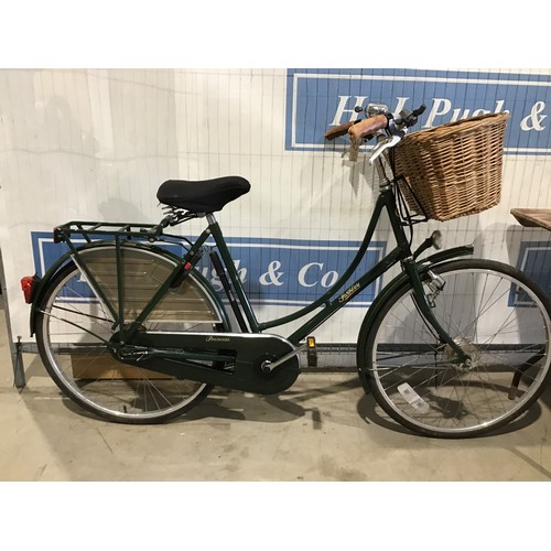 473 - Ladies Pashley Princess bicycle, hardly used and including 3 gears, integral lock, front basket and ... 