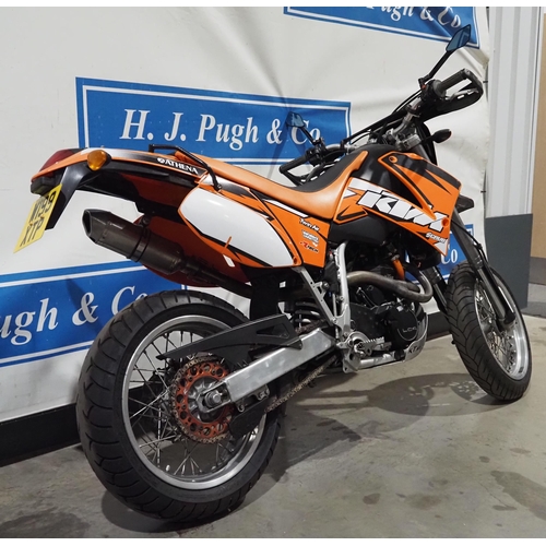 932 - KTM Duke Supermoto motorcycle. 2000. 640cc
Frame No. VBKGSL408YM733405
Engine No. 0058414506
Runs an... 