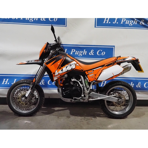 932 - KTM Duke Supermoto motorcycle. 2000. 640cc
Frame No. VBKGSL408YM733405
Engine No. 0058414506
Runs an... 