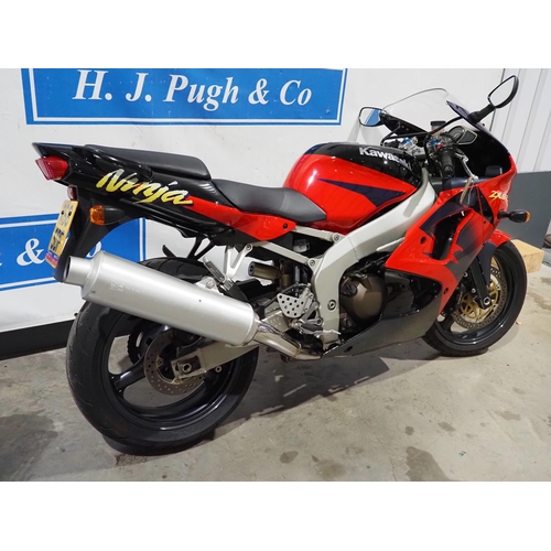 Kawasaki ZX6R motorcycle. 1998. 3 Previous owners, 4130