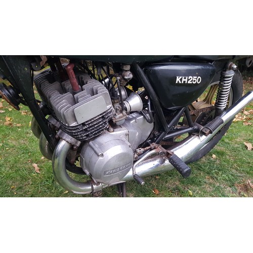 886 - Kawasaki KH250 Triple motorcycle. 1979. 249cc
Frame no. KH250B-026615
Engine no. S1E056415
UK suppli... 