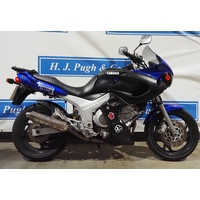 Kawasaki ZX9R motorcycle. 1999. 900cc. Comes with original owners
