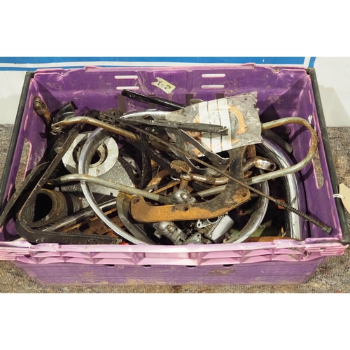 593 - Quantity of motorcycle autojumble to include alloy hub