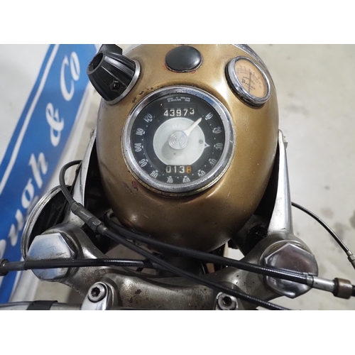 861 - Norton Dominator 99 motorcycle. 1960. 600cc
Engine No- 92254
Good compression. MOT until 17/8/23
Reg... 