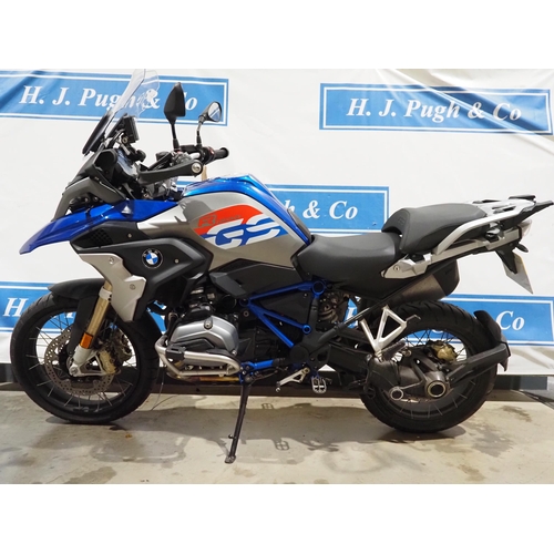 864 - BMW 1200 GS Rallye. 2018. 1200cc.
Runs and rides, stored in garage, keyless ignition, low mileage at... 