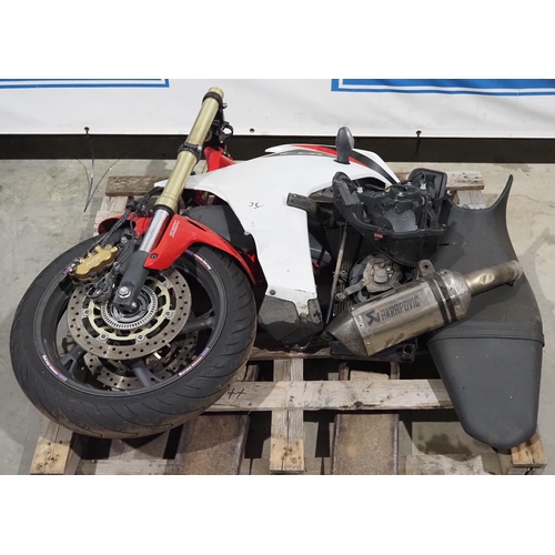 608 - Honda CBR parts to include front forks, exhaust & seat etc