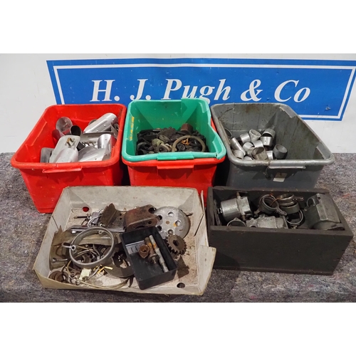 637 - Assorted British motorcycle spares to include dynamo parts and heat shields etc.